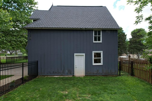 1435 East Walnut Street, Springfield, MO 65802