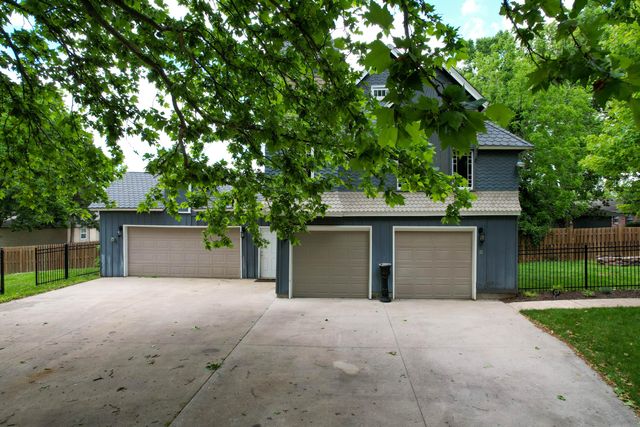 1435 East Walnut Street, Springfield, MO 65802