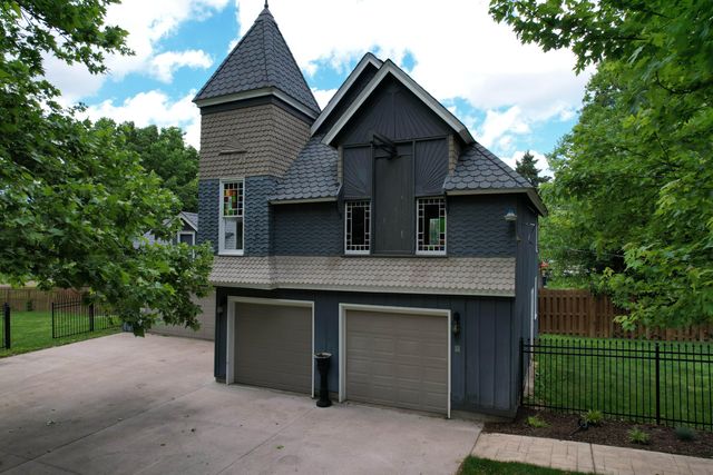 1435 East Walnut Street, Springfield, MO 65802