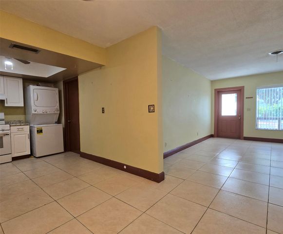4215 NW 52nd AVE, Lauderdale Lakes, FL 33319