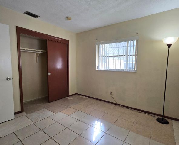 4215 NW 52nd AVE, Lauderdale Lakes, FL 33319