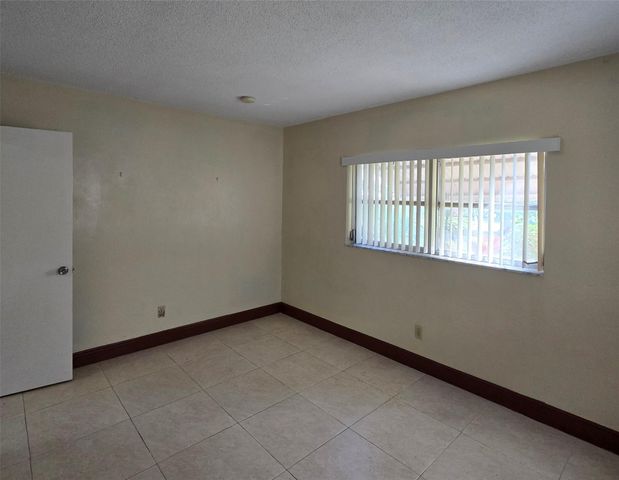 4215 NW 52nd AVE, Lauderdale Lakes, FL 33319