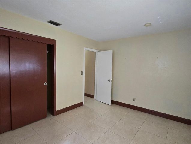 4215 NW 52nd AVE, Lauderdale Lakes, FL 33319