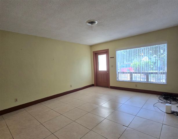 4215 NW 52nd AVE, Lauderdale Lakes, FL 33319