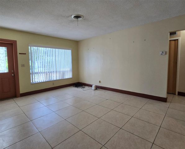 4215 NW 52nd AVE, Lauderdale Lakes, FL 33319