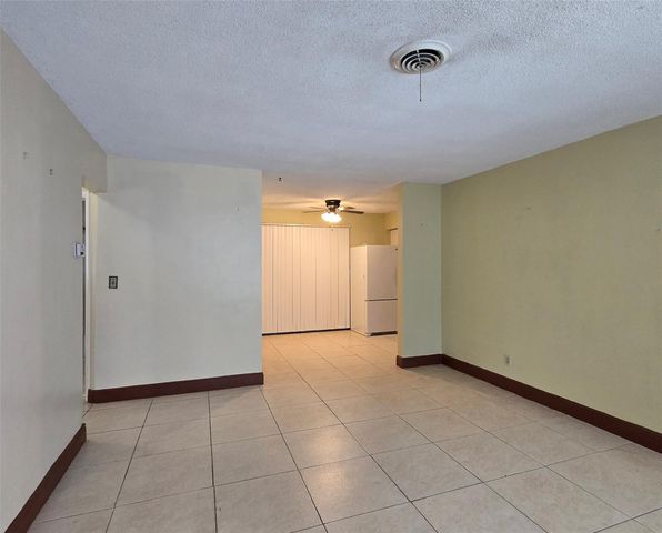 4215 NW 52nd AVE, Lauderdale Lakes, FL 33319