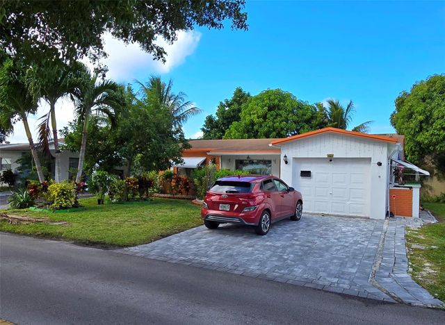 4215 NW 52nd AVE, Lauderdale Lakes, FL 33319
