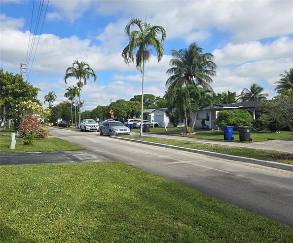 4215 NW 52nd AVE, Lauderdale Lakes, FL 33319