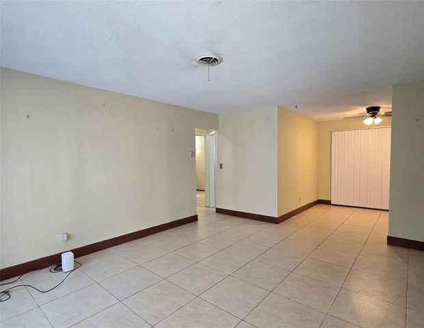 4215 NW 52nd AVE, Lauderdale Lakes, FL 33319