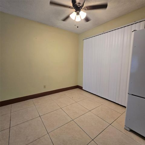 4215 NW 52nd AVE, Lauderdale Lakes, FL 33319