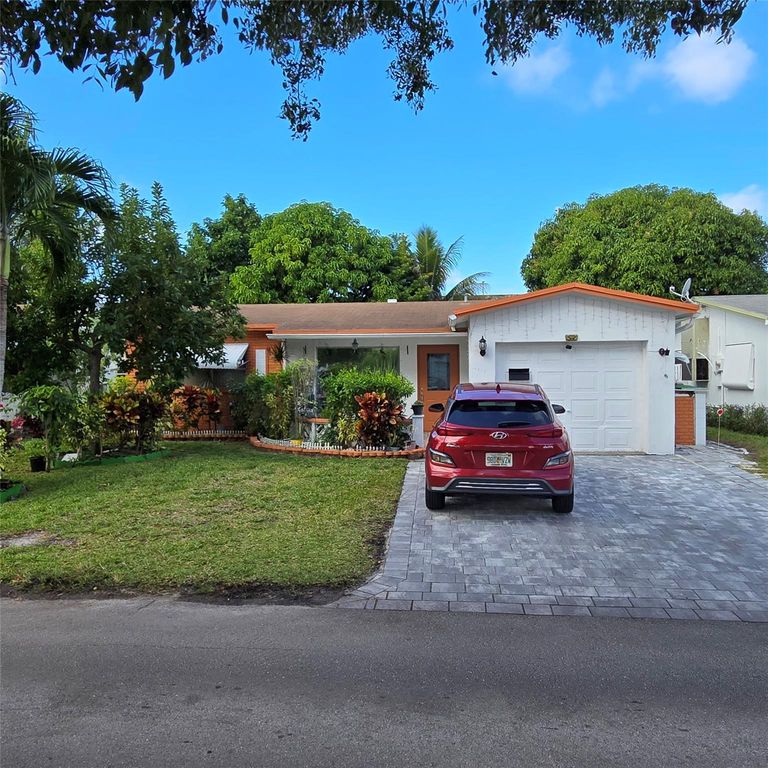 4215 NW 52nd AVE, Lauderdale Lakes, FL 33319