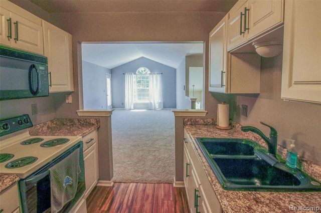 56501 Chesapeake Trail 57, Utica, MI 48316
