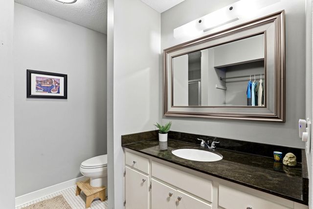 705 E Burnsville Parkway 114, Burnsville, MN 55337