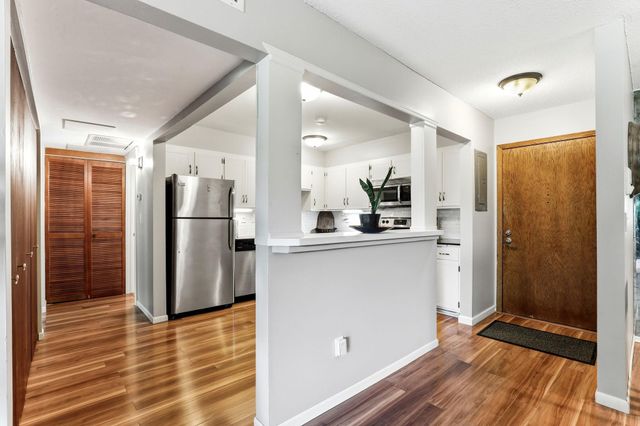 705 E Burnsville Parkway 114, Burnsville, MN 55337