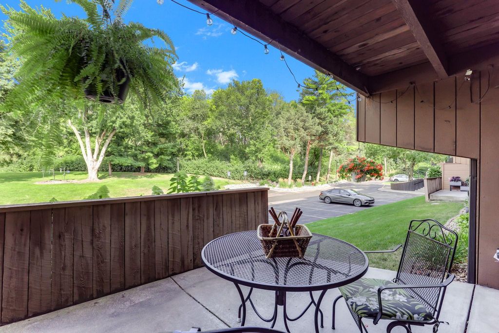 705 E Burnsville Parkway 114, Burnsville, MN 55337