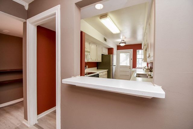 5200 Arboles Drive 2, Houston, TX 77035
