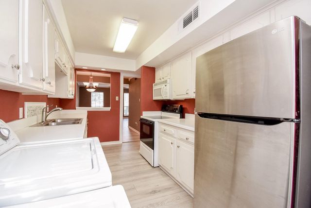 5200 Arboles Drive 2, Houston, TX 77035