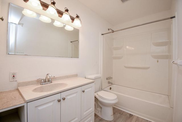 5200 Arboles Drive 2, Houston, TX 77035