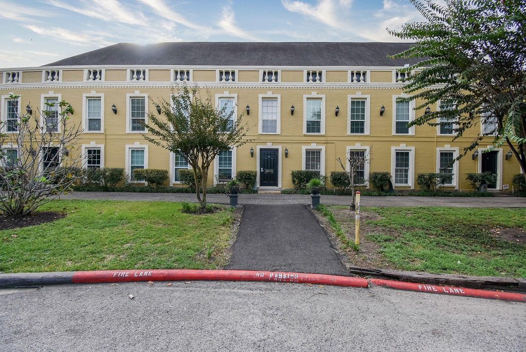 5200 Arboles Drive 2, Houston, TX 77035