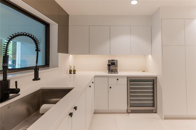7300 SW 77th Avenue, Miami, FL 33143