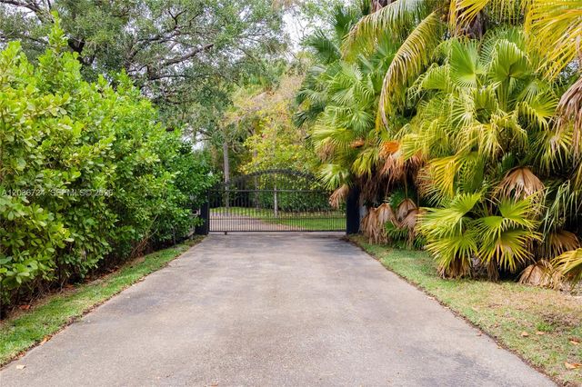 7300 SW 77th Avenue, Miami, FL 33143