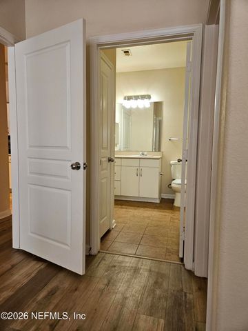8290 GATE Parkway 806, Jacksonville, FL 32216