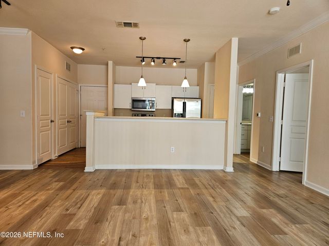 8290 GATE Parkway 806, Jacksonville, FL 32216