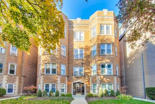 7346 Lake Street 2W, River Forest, IL 60305