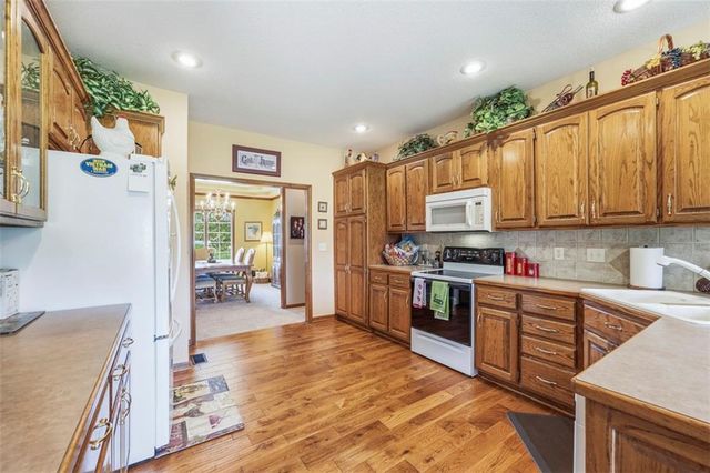 602 Canyon Drive, Pleasant Hill, MO 64080