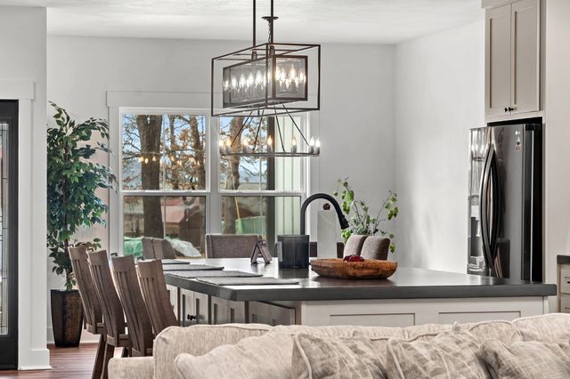 789 Breezy Point Lane, Kimberling City, MO 65686