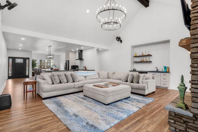 789 Breezy Point Lane, Kimberling City, MO 65686