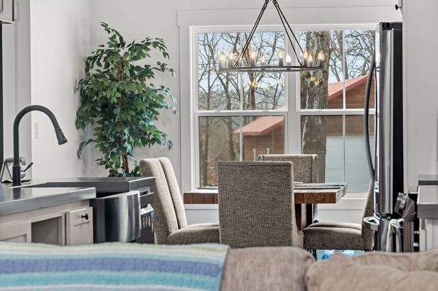 789 Breezy Point Lane, Kimberling City, MO 65686