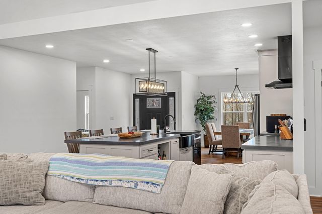 789 Breezy Point Lane, Kimberling City, MO 65686