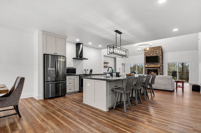 789 Breezy Point Lane, Kimberling City, MO 65686