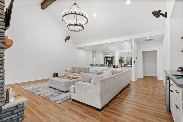 789 Breezy Point Lane, Kimberling City, MO 65686