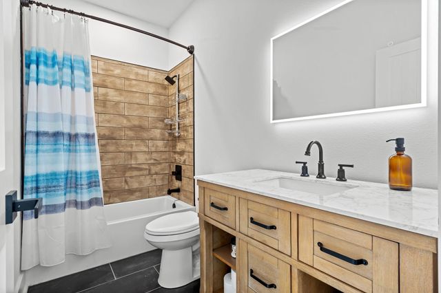 789 Breezy Point Lane, Kimberling City, MO 65686