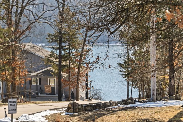 789 Breezy Point Lane, Kimberling City, MO 65686