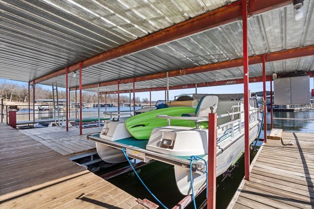 789 Breezy Point Lane, Kimberling City, MO 65686