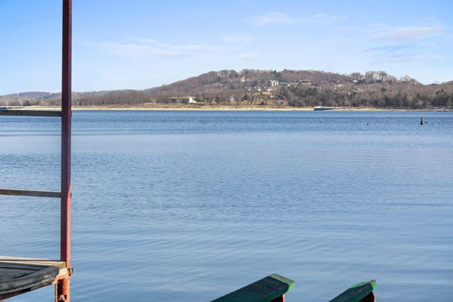 789 Breezy Point Lane, Kimberling City, MO 65686