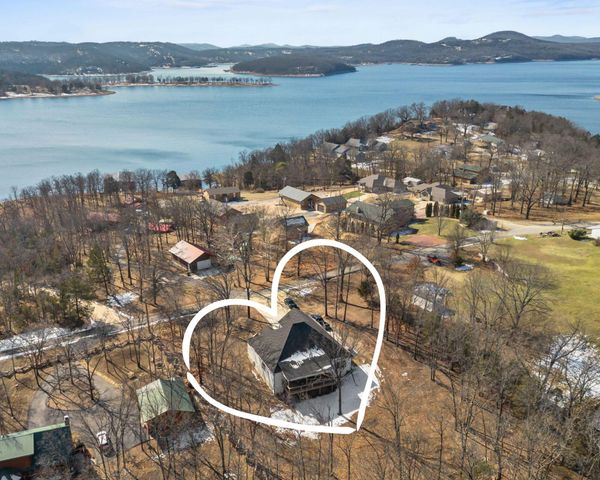 789 Breezy Point Lane, Kimberling City, MO 65686