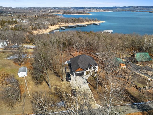 789 Breezy Point Lane, Kimberling City, MO 65686