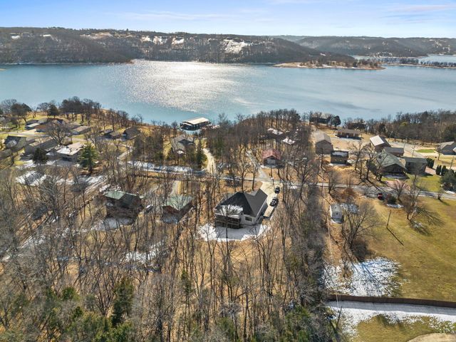 789 Breezy Point Lane, Kimberling City, MO 65686