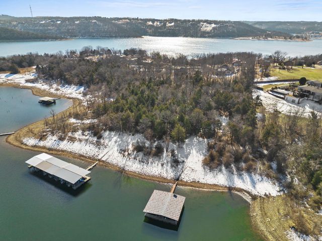 789 Breezy Point Lane, Kimberling City, MO 65686