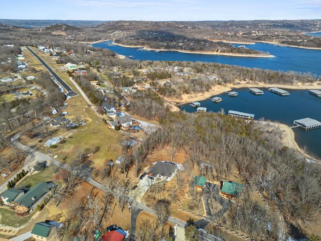 789 Breezy Point Lane, Kimberling City, MO 65686