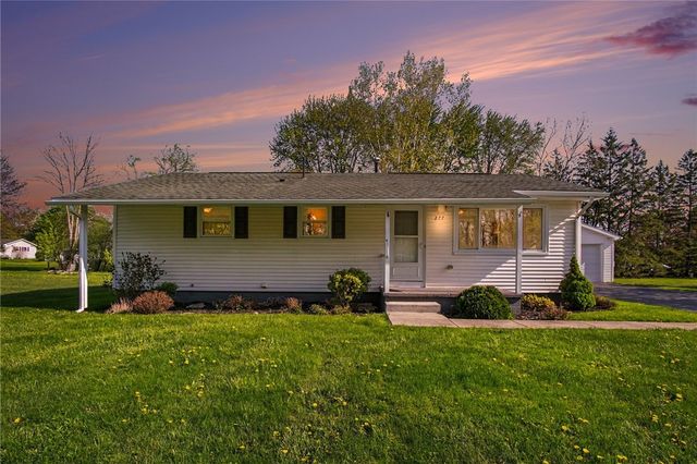 277 Lycoming Rd, Henrietta, NY 14623