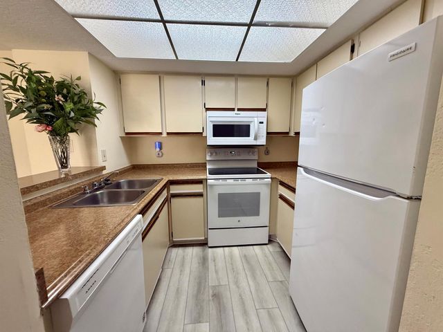 1520 SE Royal Green Circle K 205, Port St Lucie, FL 34952