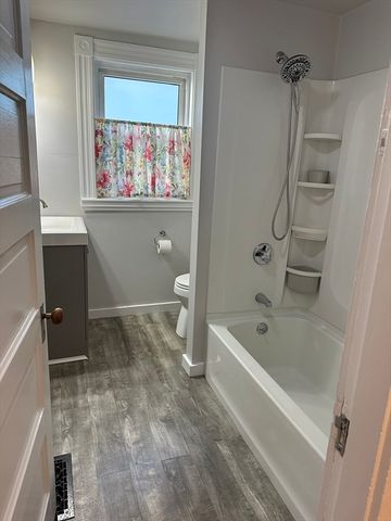 698 Main St 1, Wakefield, MA 01880