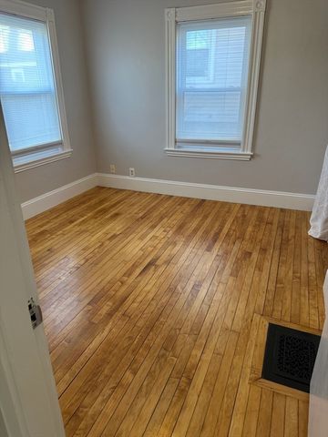 698 Main St 1, Wakefield, MA 01880