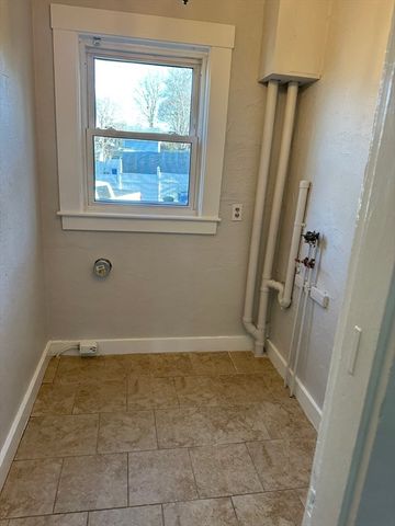 698 Main St 1, Wakefield, MA 01880