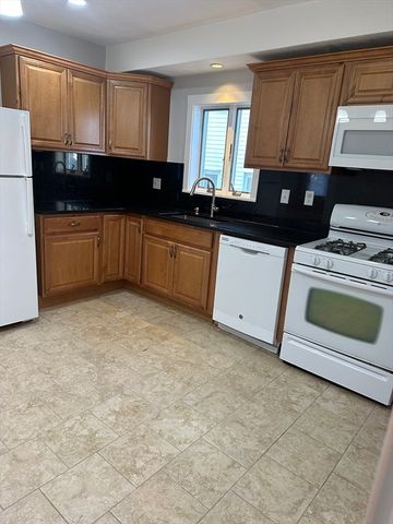 698 Main St 1, Wakefield, MA 01880